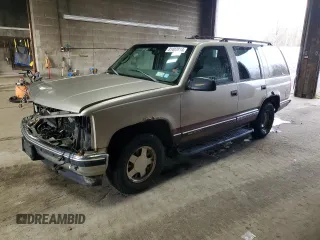 1998 GMC Yukon with VIN 1GKEC13R9WJ715363, listed as a Copart auction lot 81483814 with 186,437 mi miles and Salvage Title. Bid and sale history available at carsss.com. Image 1.