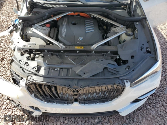 2023 BMW X5 xDrive45e z VIN 5UXTA6C02P9N98430, wystawiony jako Copart lot #51509085 z przebiegiem 24 093 mil mil oraz Szkoda całkowita • Salvage title. Historia ofert i sprzedaży dostępna na DreamBid. Obrazek 13.