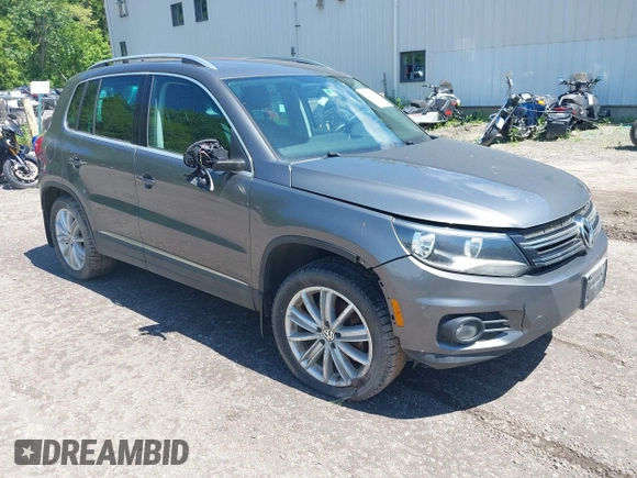2013 Volkswagen Tiguan SE z VIN WVGBV7AX1DW006709, wystawiony jako IAAI lot #42388899 z przebiegiem 150 903 mil mil oraz . Historia ofert i sprzedaży dostępna na DreamBid. Obrazek 1.
