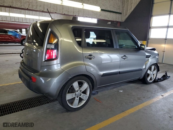 2011 Kia Soul ! with VIN KNDJT2A24B7222414, listed as a Copart auction lot 81518614 with 140,209 mi miles and Non Repairable. Bid and sale history available at carsss.com. Image 3.