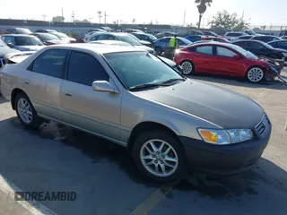2001 Toyota Camry LE z VIN JT2BF22K110313053, wystawiony jako IAAI lot #41668997 z przebiegiem 105 973 mil mil oraz . Historia ofert i sprzedaży dostępna na DreamBid. Obrazek 1.