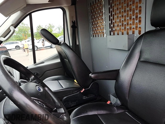 2020 Ford Transit Cargo z VIN 1FTYE1C89LKA17335, wystawiony jako IAAI lot #42561511 z przebiegiem 276 728 mil mil oraz . Historia ofert i sprzedaży dostępna na DreamBid. Obrazek 13.