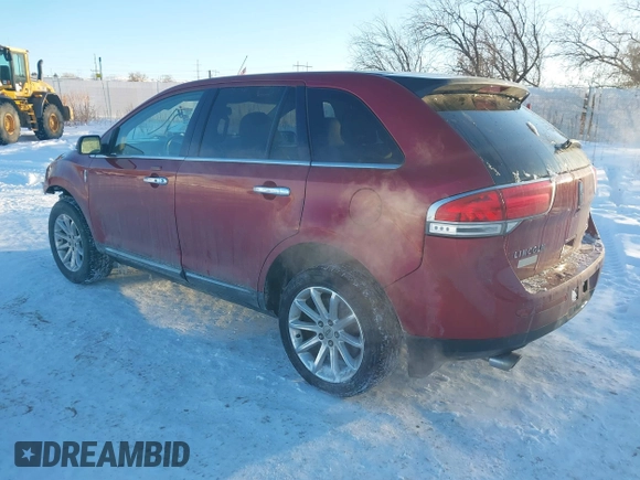 2013 Lincoln MKX z VIN 2LMDJ8JK3DBL40826, wystawiony jako IAAI lot #41522140 z przebiegiem 125 237 mil mil oraz . Historia ofert i sprzedaży dostępna na DreamBid. Obrazek 3.