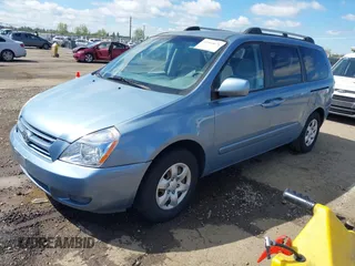 2008 Kia Sedona LX with VIN KNDMB233086218851, listed as a IAAI auction lot 41954671 with 120,894 mi miles. Bid and sale history available at carsss.com. Image 2.