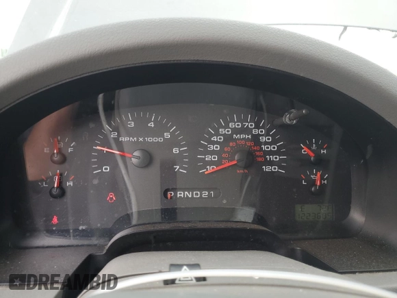 2007 Ford F-150 STX с VIN 1FTRX12W67KD44571, выставлен на аукционе Copart как лот 59526705 с пробегом 122 368 миль миль и Списание • Salvage title. История ставок и продаж доступна на DreamBid. Изображение 9.