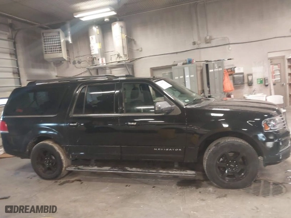 2017 Lincoln Navigator L Reserve with VIN 5LMJJ3LT3HEL13995, listed as a IAAI auction lot 41868730 with 183,656 mi miles. Bid and sale history available at carsss.com. Image 13.