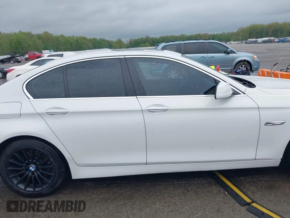 2012 BMW 5 Series 535i xDrive z VIN WBAFU7C57CDU64640, wystawiony jako IAAI lot #42109534 z przebiegiem 132 310 mil mil oraz . Historia ofert i sprzedaży dostępna na DreamBid. Obrazek 13.