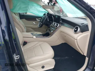 2021 Mercedes-Benz GLC 300 z VIN W1N0G8EB4MF953133, wystawiony jako IAAI lot #42031927 z przebiegiem 36 446 mil mil oraz . Historia ofert i sprzedaży dostępna na DreamBid. Obrazek 5.