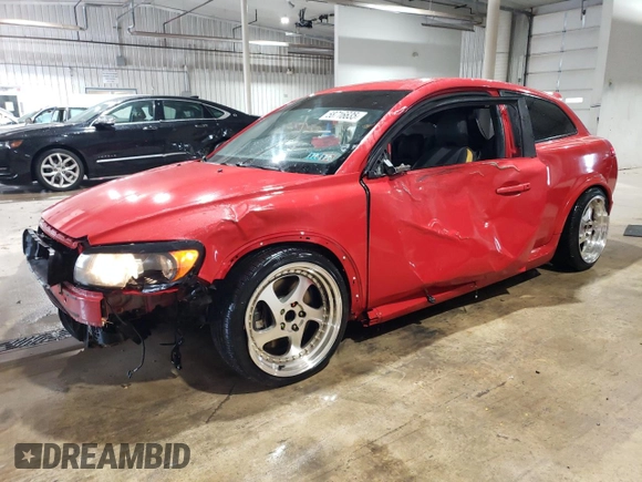 2008 Volvo C30 Version 1.0 z VIN YV1MK672382053906, wystawiony jako Copart lot #58716635 z przebiegiem 198 918 mil mil oraz Szkoda całkowita • Salvage title. Historia ofert i sprzedaży dostępna na DreamBid. Obrazek 1.