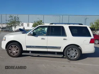 2008 Lincoln Navigator z VIN 5LMFU28538LJ10893, wystawiony jako IAAI lot #42204037 z przebiegiem 138 229 mil mil oraz . Historia ofert i sprzedaży dostępna na DreamBid. Obrazek 14.
