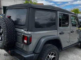 2022 Jeep Wrangler Unlimited Rubicon z VIN 1C4HJXFNXNW745921, wystawiony jako Copart lot #60096775 z przebiegiem 100 mil mil oraz Czysty tytuł • Clean title. Historia ofert i sprzedaży dostępna na DreamBid. Obrazek 4.