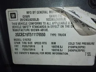 2001 Chevrolet Silverado 1500 LS with VIN 2GCEC19T511176550, listed as a IAAI auction lot 41672634 with 261,978 mi miles. Bid and sale history available at carsss.com. Image 9.