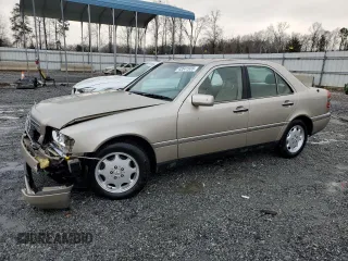1997 Mercedes-Benz C 230/260/280/320 z VIN WDBHA28E3VF565566, wystawiony jako Copart lot #42641935 z przebiegiem 163 628 mil mil oraz Szkoda całkowita • Salvage title. Historia ofert i sprzedaży dostępna na DreamBid. Obrazek 1.