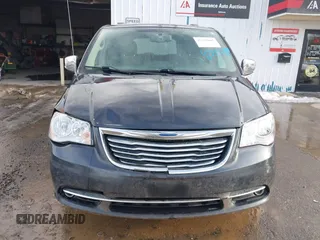 2014 Chrysler Town & Country Touring-L with VIN 2C4RC1CG4ER330072, listed as a IAAI auction lot 41533640 with 131,253 mi miles. Bid and sale history available at carsss.com. Image 6.