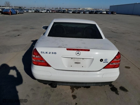 1998 Mercedes-Benz SLK-Class with VIN WDBKK47FXWF075880, listed as a Copart auction lot 42187985 with 118,456 mi miles and Clean Title. Bid and sale history available at carsss.com. Image 6.