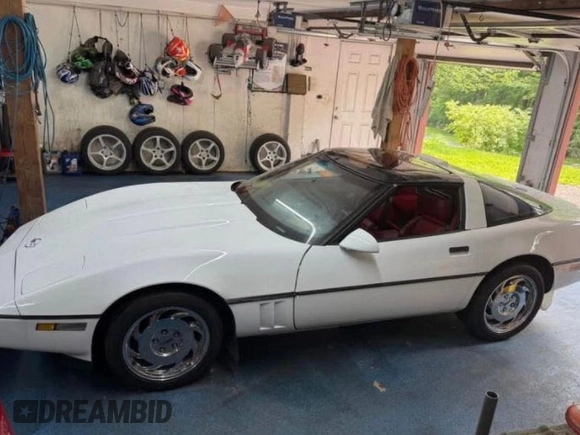 1989 Chevrolet Corvette z VIN 1G1YY2189K512420, wystawiony jako Copart lot #60937345 z przebiegiem 106 500 mil mil oraz Czysty tytuł • Clean title. Historia ofert i sprzedaży dostępna na DreamBid. Obrazek 8.
