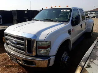 2008 Ford F-450 XL with VIN 1FTXW43R18EC17201, listed as a Copart auction lot 70775874 with 121,739 mi miles and Clean Title. Bid and sale history available at carsss.com. Image 1.