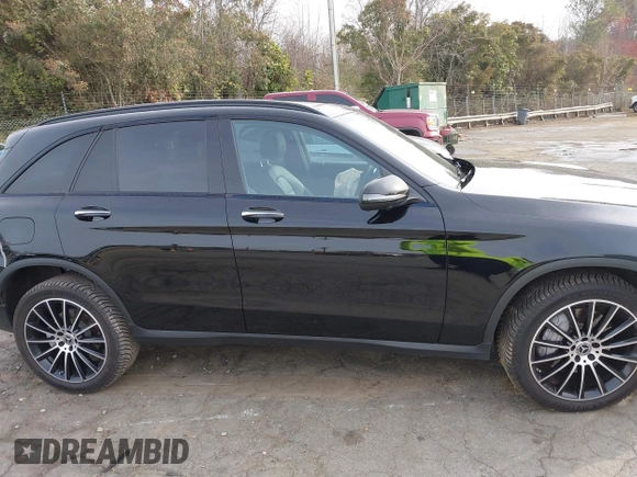 2018 Mercedes-Benz GLC with VIN WDC0G4KB9JV074128, listed as a IAAI auction lot 41793026 with 46,669 mi miles. Bid and sale history available at carsss.com. Image 13.