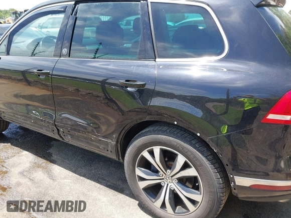 2017 Volkswagen Touareg Wolfsburg Edition с VIN WVGRF7BP9HD001737, выставлен на аукционе IAAI как лот 42280198 с пробегом 159 257 миль миль и . История ставок и продаж доступна на DreamBid. Изображение 6.
