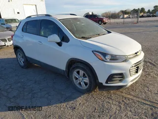 2022 Chevrolet Trax LT with VIN KL7CJLSM2NB560204, listed as a IAAI auction lot 41320531 with 35,865 mi miles. Bid and sale history available at carsss.com. Image 1.