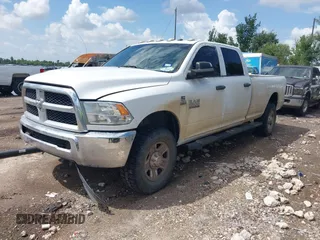 2018 Ram 2500 Tradesman z VIN 3C6UR5HJ5JG284053, wystawiony jako IAAI lot #42672148 z przebiegiem 158 783 mil mil oraz . Historia ofert i sprzedaży dostępna na DreamBid. Obrazek 2.