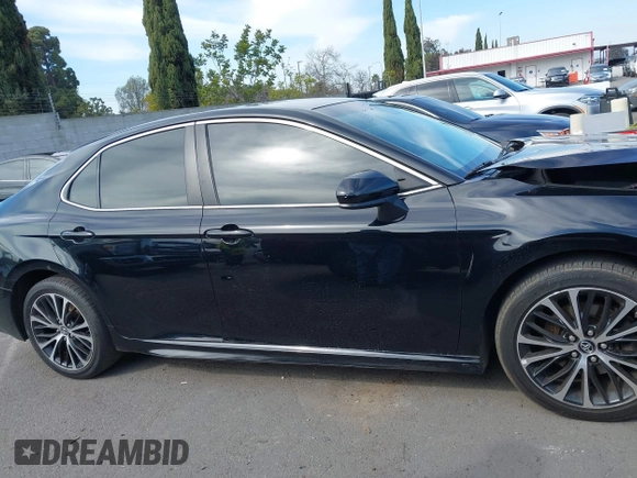 2018 Toyota Camry LE z VIN 4T1B11HK2JU002873, wystawiony jako IAAI lot #41637537 z przebiegiem 136 950 mil mil oraz . Historia ofert i sprzedaży dostępna na DreamBid. Obrazek 13.