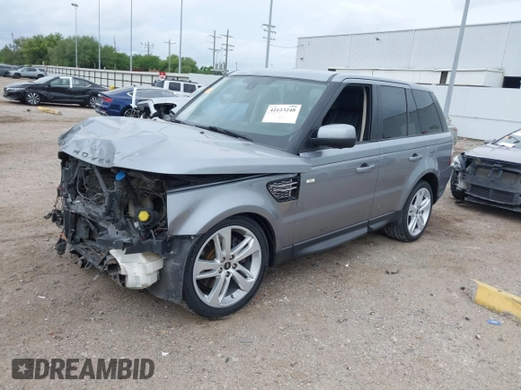 2013 Land Rover Range Rover Sport HSE Lux z VIN SALSK2D4XDA806027, wystawiony jako IAAI lot #42123248 z przebiegiem 141 504 mil mil oraz . Historia ofert i sprzedaży dostępna na DreamBid. Obrazek 18.