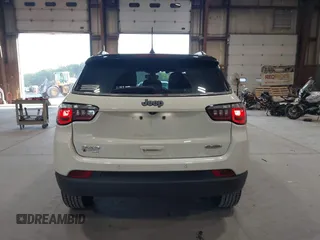 2019 Jeep Compass Latitude с VIN 3C4NJDBB0KT828886, выставлен на аукционе IAAI как лот 42614817 с пробегом 81 985 миль миль и . История ставок и продаж доступна на DreamBid. Изображение 16.