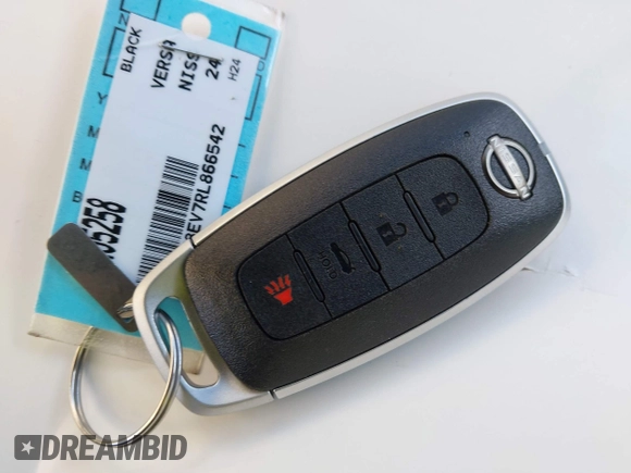 2024 Nissan Versa SV z VIN 3N1CN8EV7RL866542, wystawiony jako IAAI lot #41331827 z przebiegiem 907 mil mil oraz . Historia ofert i sprzedaży dostępna na DreamBid. Obrazek 11.