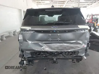 2025 Ford Explorer ST z VIN 1FMWK8GC1SGB17160, wystawiony jako IAAI lot #42226941 z przebiegiem 7 462 mil mil oraz . Historia ofert i sprzedaży dostępna na DreamBid. Obrazek 17.