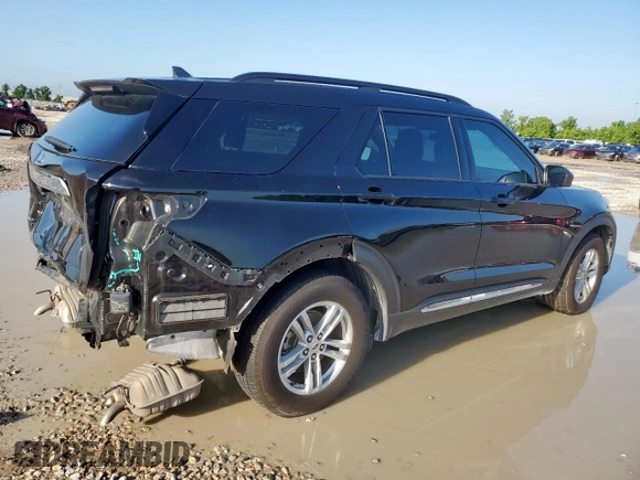 2022 Ford Explorer XLT with VIN 1FMSK7DH1NGA35734, listed as a Copart auction lot 58496155 with 60,526 mi miles and Salvage title. Bid and sale history available at DreamBid. Image 3.