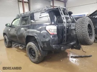 2020 Toyota 4Runner SR5 with VIN JTEBU5JR3L5815481, listed as a Copart auction lot 47582225 with 39,842 mi miles and Salvage Title. Bid and sale history available at carsss.com. Image 2.