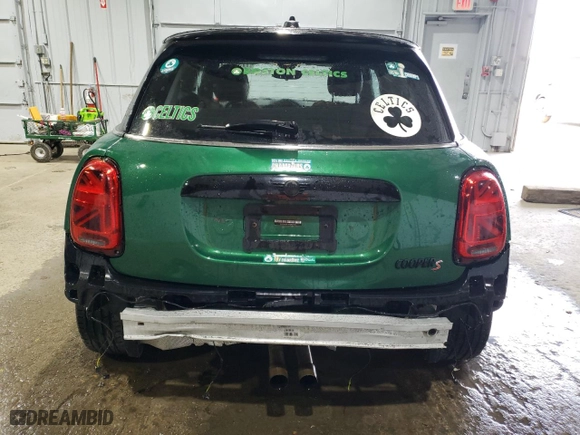 2022 MINI Hardtop 4 Door Cooper S with VIN WMW53DK08N2P87600, listed as a Copart auction lot 77555994 with 33049 miles and Salvage Title. Bid and sale history available at carsss.com. Image 6.