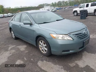 2008 Toyota Camry LE z VIN 4T1BK46KX8U575953, wystawiony jako IAAI lot #42195102 z przebiegiem 244 328 mil mil oraz . Historia ofert i sprzedaży dostępna na DreamBid. Obrazek 1.