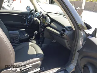 2018 MINI Hardtop Cooper with VIN WMWXP5C55J2H29048, listed as a IAAI auction lot 42315130 with 9,352 mi miles and . Bid and sale history available at DreamBid. Image 5.