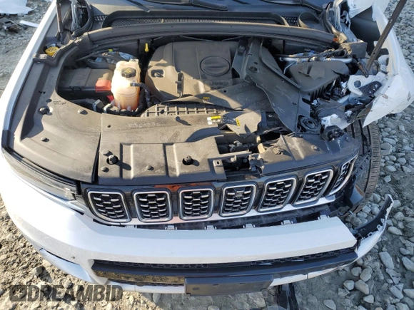 2023 Jeep Grand Cherokee Summit Reserve with VIN 1C4RJKEG8P8723399, listed as a Copart auction lot 51033365 with 32,689 mi miles and Salvage title. Bid and sale history available at DreamBid. Image 13.