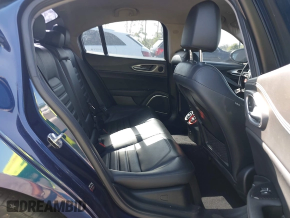 2017 Alfa Romeo Giulia Ti z VIN ZARFAECN3H7556727, wystawiony jako IAAI lot #41901444 z przebiegiem 96 678 mil mil oraz . Historia ofert i sprzedaży dostępna na DreamBid. Obrazek 8.