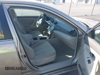 2008 Toyota Camry LE z VIN 4T1BE46K78U748805, wystawiony jako IAAI lot #41644868 z przebiegiem 32 704 mil mil oraz . Historia ofert i sprzedaży dostępna na DreamBid. Obrazek 5.