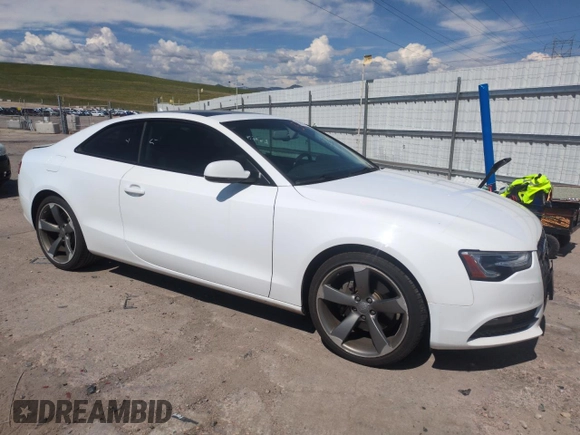 2014 Audi A5 Premium Plus z VIN WAULFAFR5EA010335, wystawiony jako Copart lot #55597995 z przebiegiem 83 426 mil mil oraz Szkoda całkowita • Salvage title. Historia ofert i sprzedaży dostępna na DreamBid. Obrazek 4.