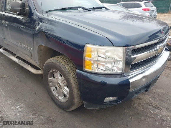 2008 Chevrolet Silverado 1500 LT w/1LT with VIN 2GCEC19J081227980, listed as a IAAI auction lot 41432542 with 199,275 mi miles. Bid and sale history available at carsss.com. Image 6.
