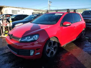 2011 Volkswagen GTI w/Sunroof & Navi PZEV z VIN WVWGD7AJ0BW107245, wystawiony jako Copart lot #84024034 z przebiegiem 174 985 mil mil oraz Szkoda całkowita • Salvage title. Historia ofert i sprzedaży dostępna na DreamBid. Obrazek 1.