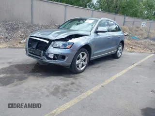 2010 Audi Q5 Premium Plus z VIN WA1LKAFP2AA098178, wystawiony jako IAAI lot #42275676 z przebiegiem 108 640 mil mil oraz . Historia ofert i sprzedaży dostępna na DreamBid. Obrazek 2.