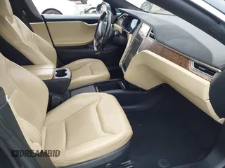 2016 Tesla Model S 90D с VIN 5YJSA1E45GF143853, выставлен на аукционе IAAI как лот 42097333 с пробегом 86 672 миль миль и . История ставок и продаж доступна на DreamBid. Изображение 5.