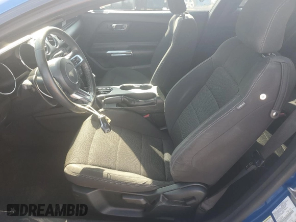 2017 Ford Mustang V6 z VIN 1FA6P8AM8H5217256, wystawiony jako Copart lot #64214535 z przebiegiem 164 399 mil mil oraz Szkoda całkowita • Salvage title. Historia ofert i sprzedaży dostępna na DreamBid. Obrazek 7.