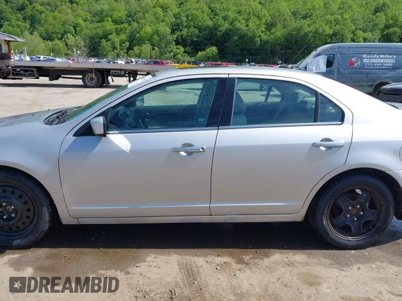 2010 Ford Fusion SE z VIN 3FAHP0HA6AR238485, wystawiony jako IAAI lot #42237682 z przebiegiem 147 260 mil mil oraz . Historia ofert i sprzedaży dostępna na DreamBid. Obrazek 14.