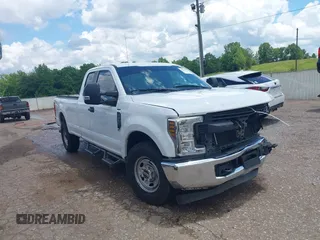 2018 Ford F-250 XL z VIN 1FT7X2A64JEC38334, wystawiony jako IAAI lot #42254856 z przebiegiem 218 324 mil mil oraz . Historia ofert i sprzedaży dostępna na DreamBid. Obrazek 1.