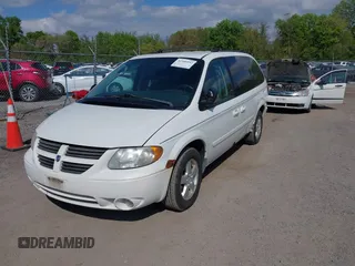 2005 Dodge Caravan SXT with VIN 2D4GP44L25R374602, listed as a IAAI auction lot 42180592 with 150,730 mi miles and . Bid and sale history available at carsss.com. Image 2.