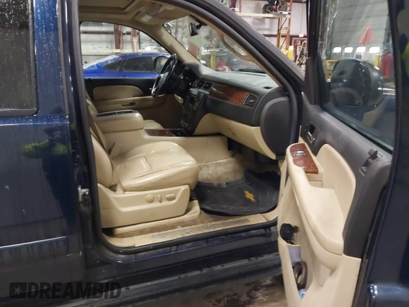2007 Chevrolet Suburban LT with VIN 3GNFC16057G210492, listed as a IAAI auction lot 41743673 with 258,133 mi miles and . Bid and sale history available at DreamBid. Image 5.