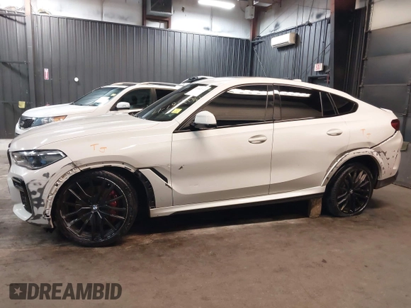 2022 BMW X6 M50i z VIN 5UXCY8C05N9J18577, wystawiony jako IAAI lot #41982042 z przebiegiem 64 155 mil mil oraz . Historia ofert i sprzedaży dostępna na DreamBid. Obrazek 14.