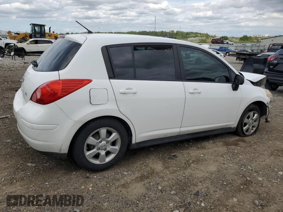 2009 Nissan Versa SL z VIN 3N1BC13E09L388802, wystawiony jako Copart lot #53904985 z przebiegiem 134 342 mil mil oraz Szkoda całkowita • Salvage title. Historia ofert i sprzedaży dostępna na DreamBid. Obrazek 3.